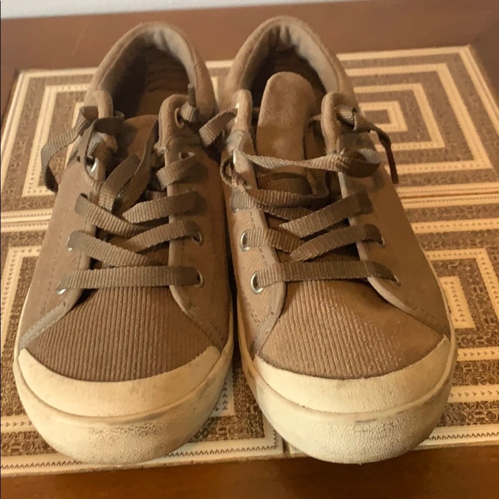 Teva Freewheel corduroy sneakers- women’s 6